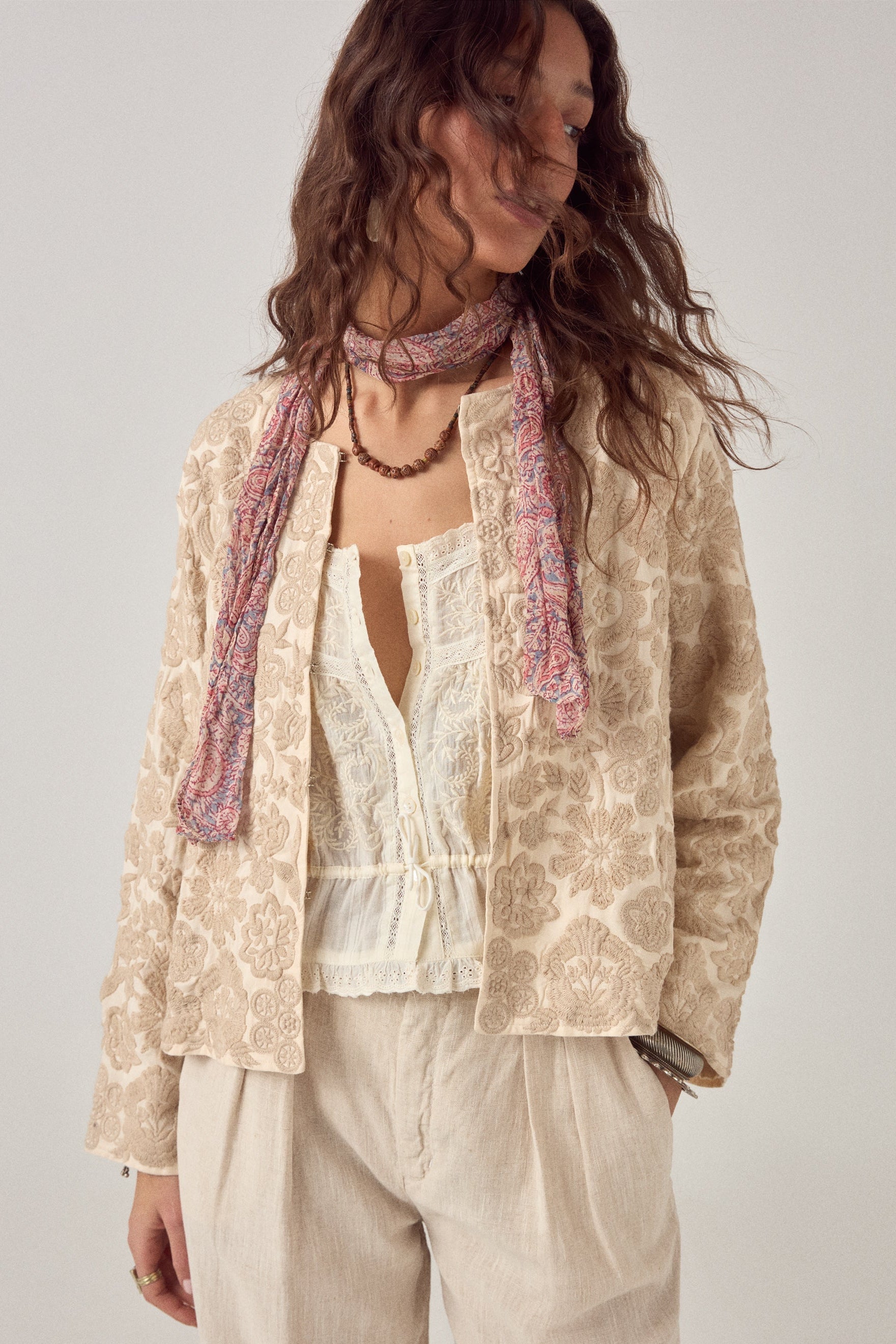 MAISON HOTEL Giacca donna Akash ricamata cropped ivory 