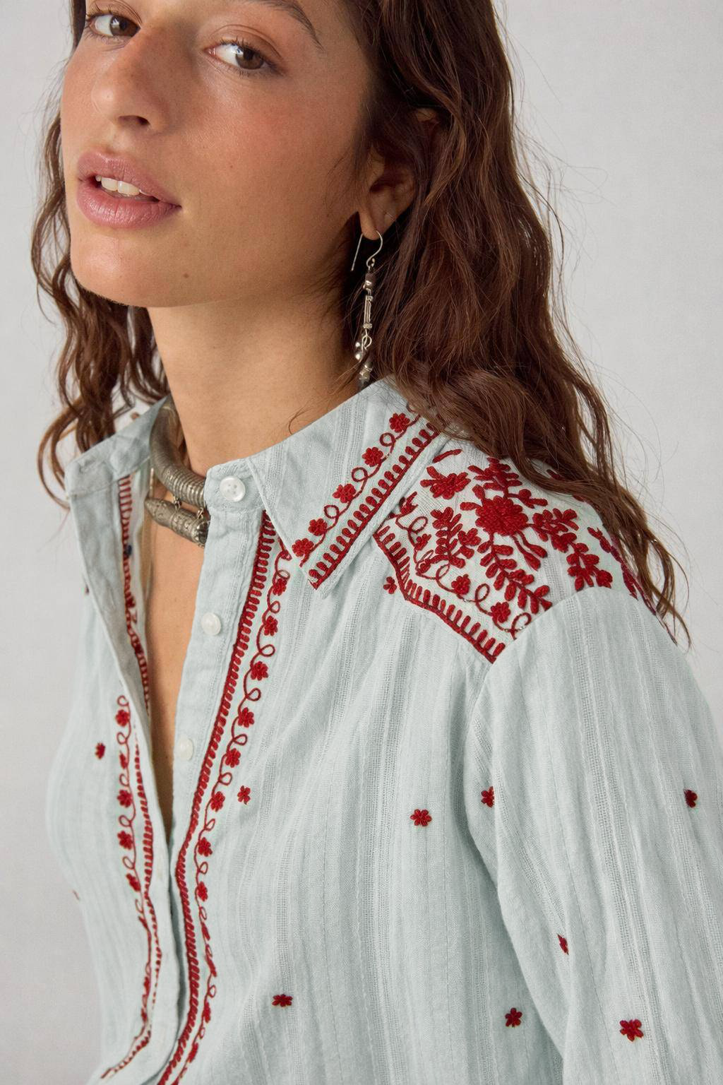 MAISON HOTEL Camicia donna Salinger Blue Paprika in cotone ricamata 