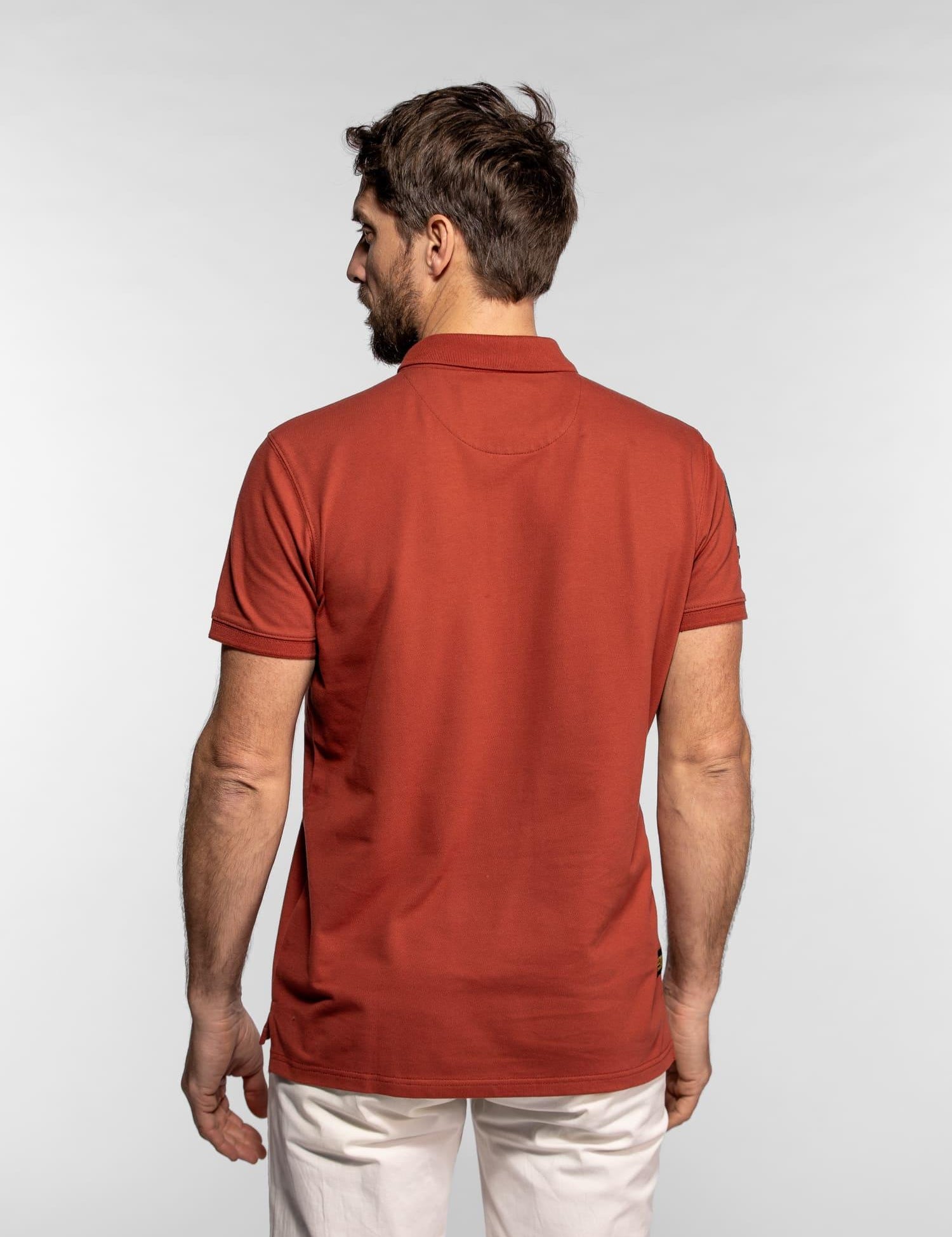 DAYTONA 73 Polo manica corta in cotone piqué con patch ruggine 